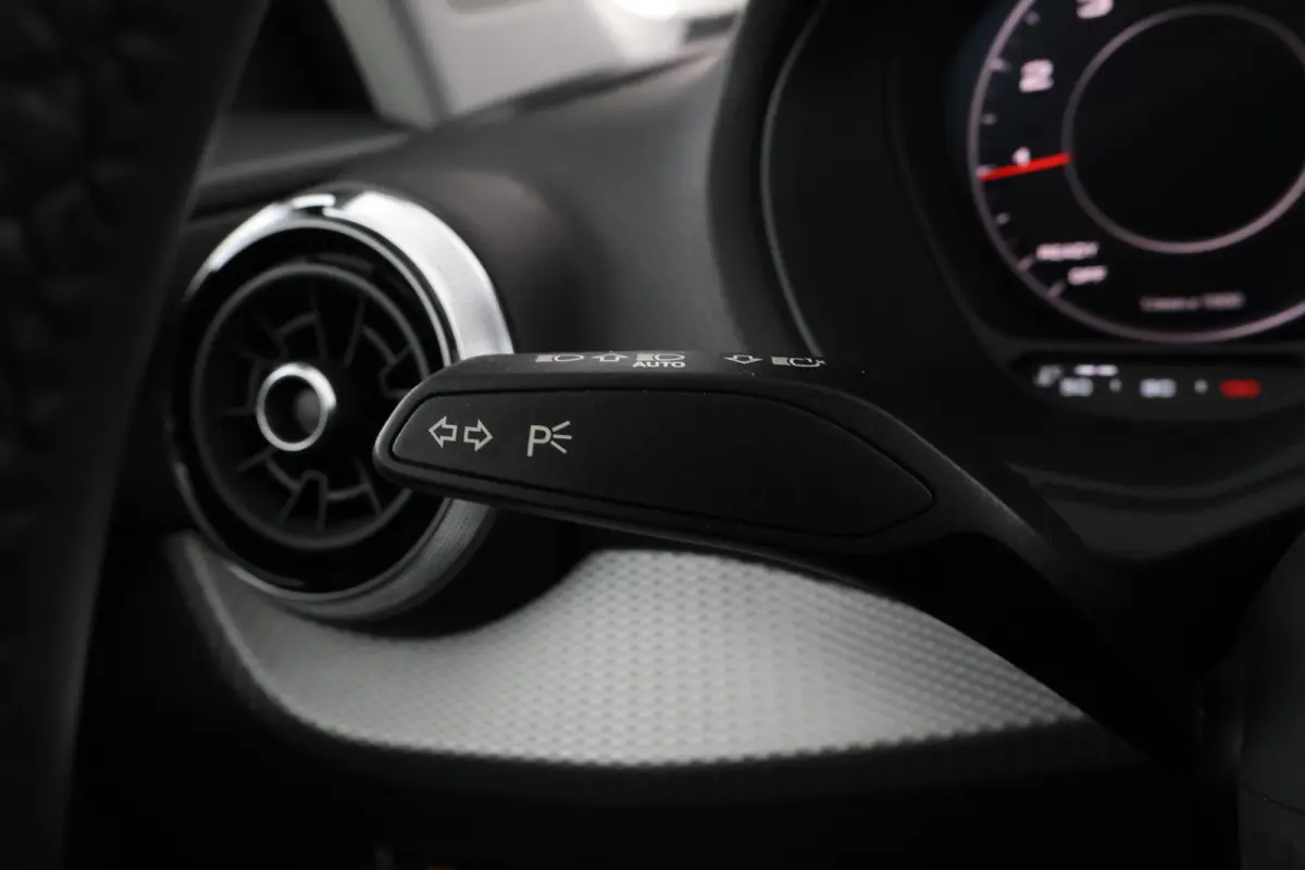 30 TFSI S Edition - Camera, Stoelverwarming, Volleder, Navigatie