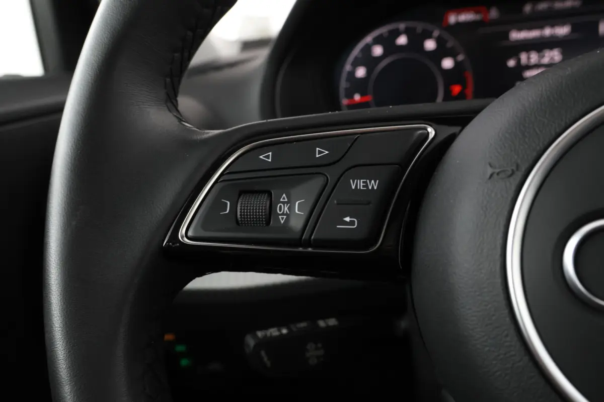 30 TFSI S Edition - Camera, Stoelverwarming, Volleder, Navigatie