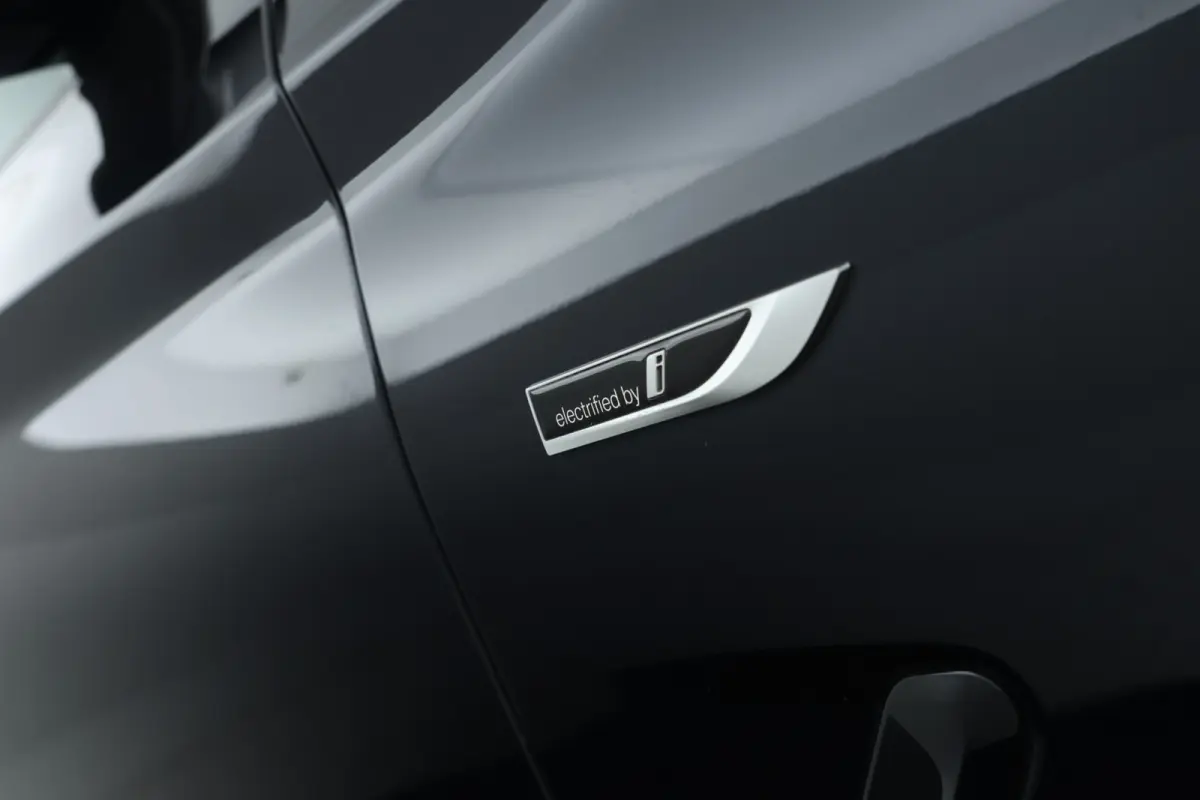 xDrive30e High Executive - 360°cam, Stoelverwarming, Volleder, Carplay, interieur voorverwarming/(koeling)