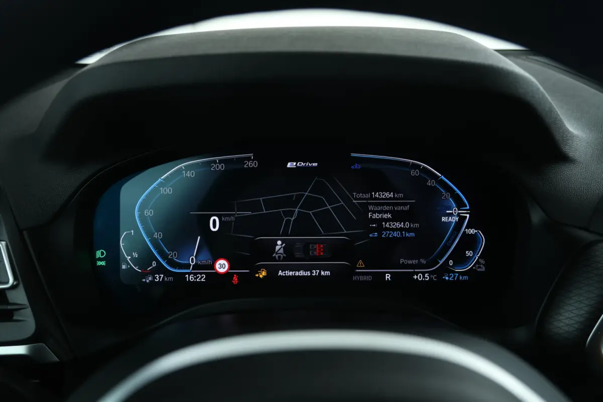 xDrive30e High Executive - 360°cam, Stoelverwarming, Volleder, Carplay, interieur voorverwarming/(koeling)