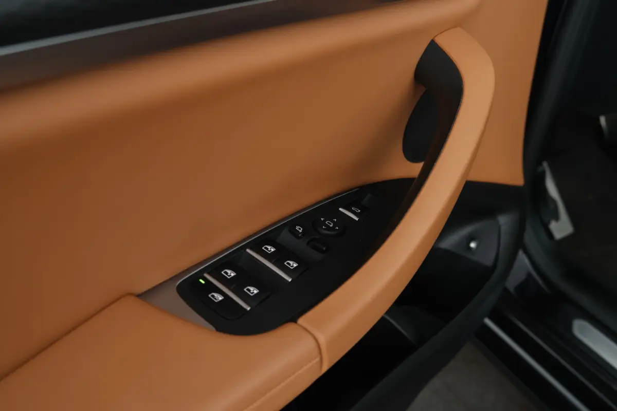 xDrive30e High Executive - 360°cam, Stoelverwarming, Volleder, Carplay, interieur voorverwarming/(koeling)