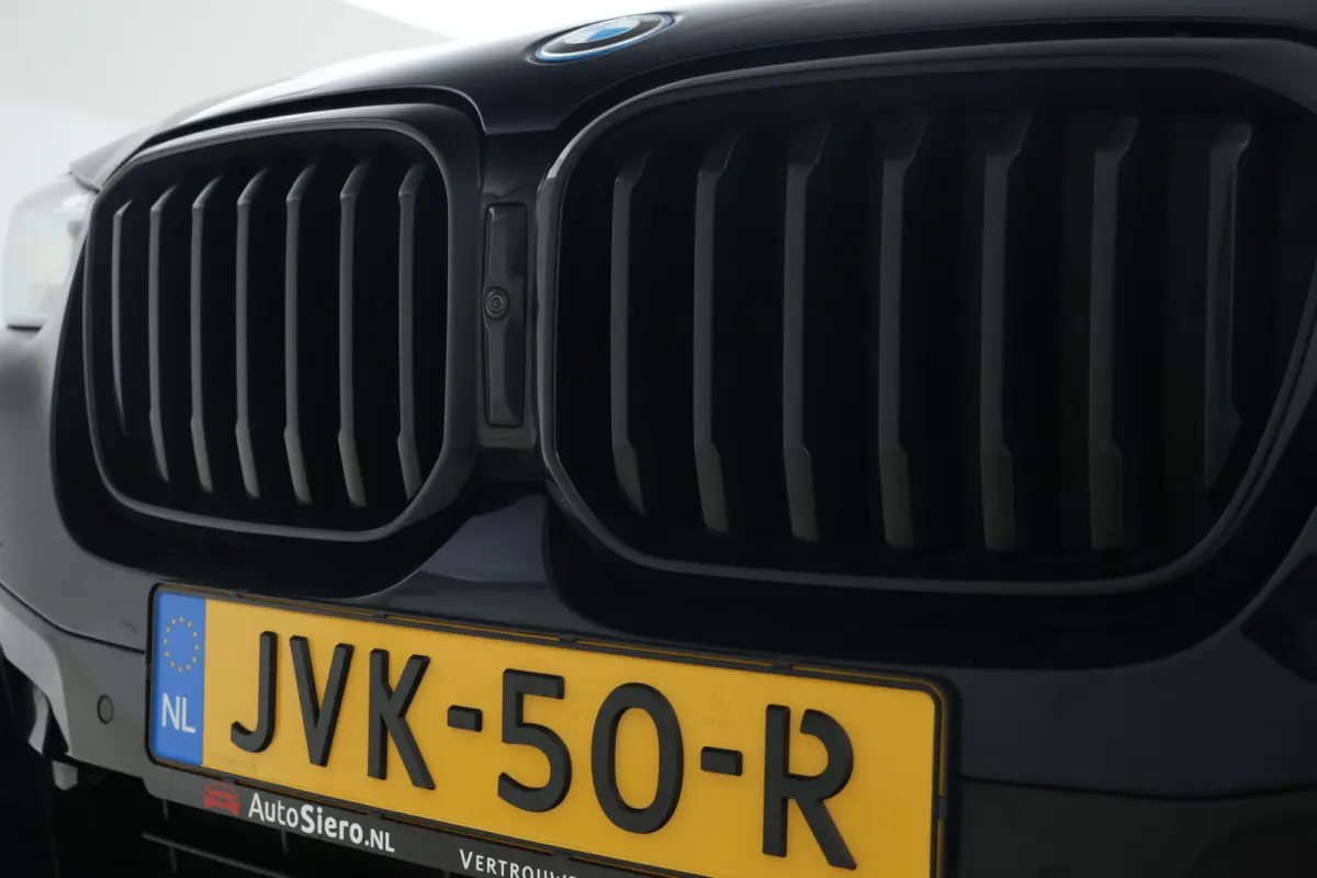 xDrive30e High Executive - 360°cam, Stoelverwarming, Volleder, Carplay, interieur voorverwarming/(koeling)
