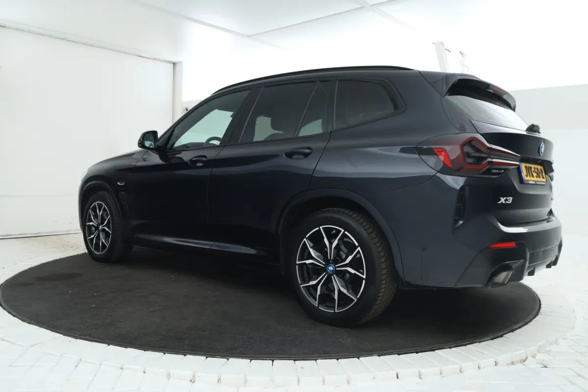 xDrive30e High Executive - 360°cam, Stoelverwarming, Volleder, Carplay, interieur voorverwarming/(koeling)