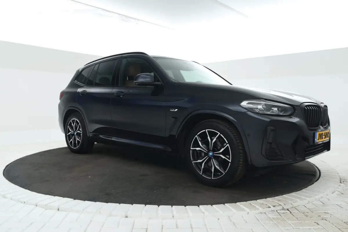 xDrive30e High Executive - 360°cam, Stoelverwarming, Volleder, Carplay, interieur voorverwarming/(koeling)