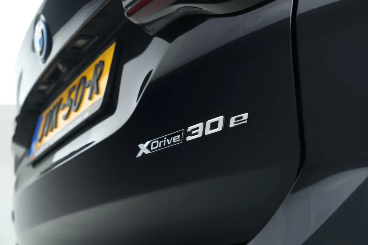 xDrive30e High Executive - 360°cam, Stoelverwarming, Volleder, Carplay, interieur voorverwarming/(koeling)