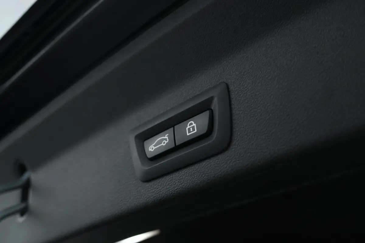 xDrive30e High Executive - 360°cam, Stoelverwarming, Volleder, Carplay, interieur voorverwarming/(koeling)