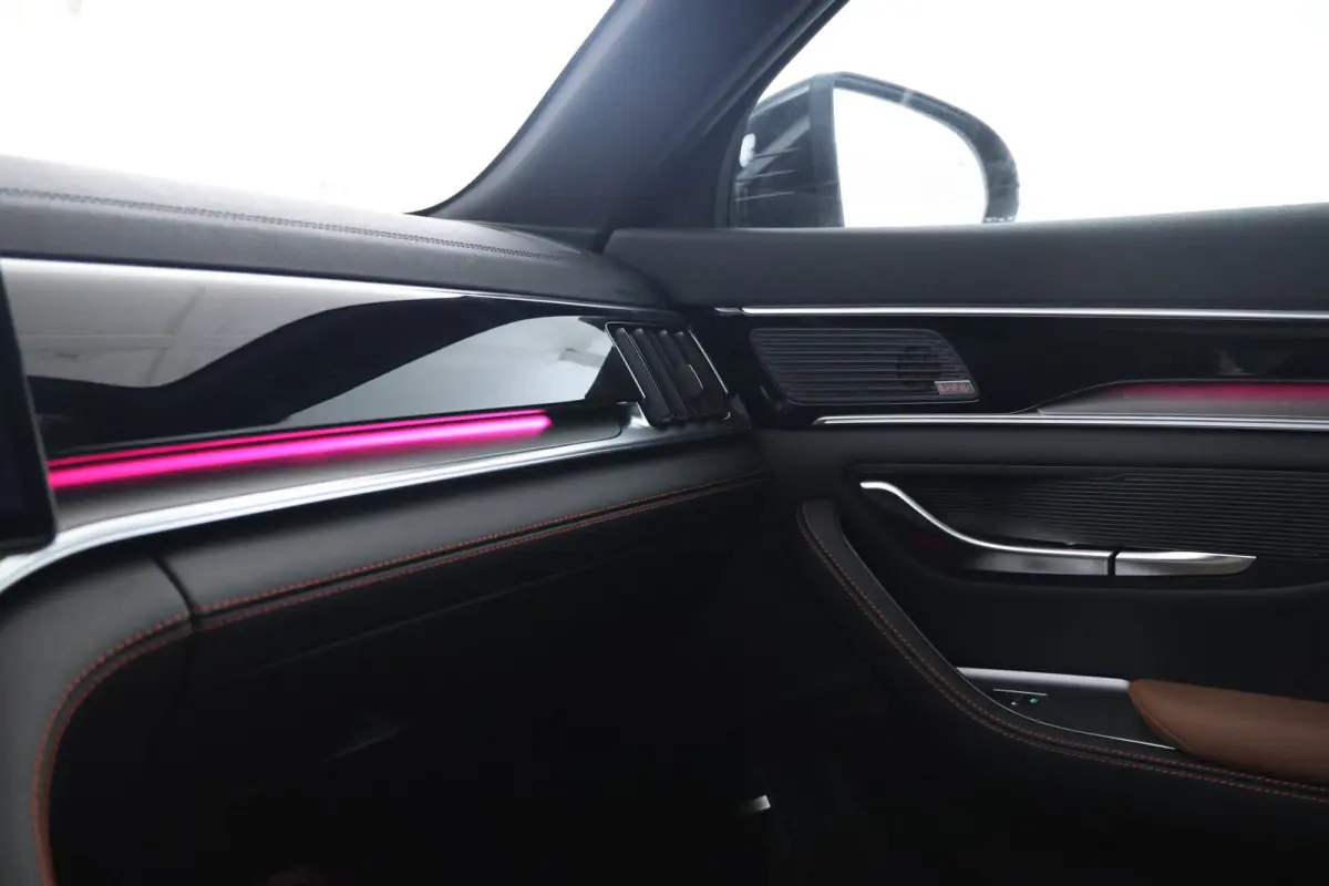 1.5 DM-i FWD Boost Plug in hybrid, Fabrieksnieuw!