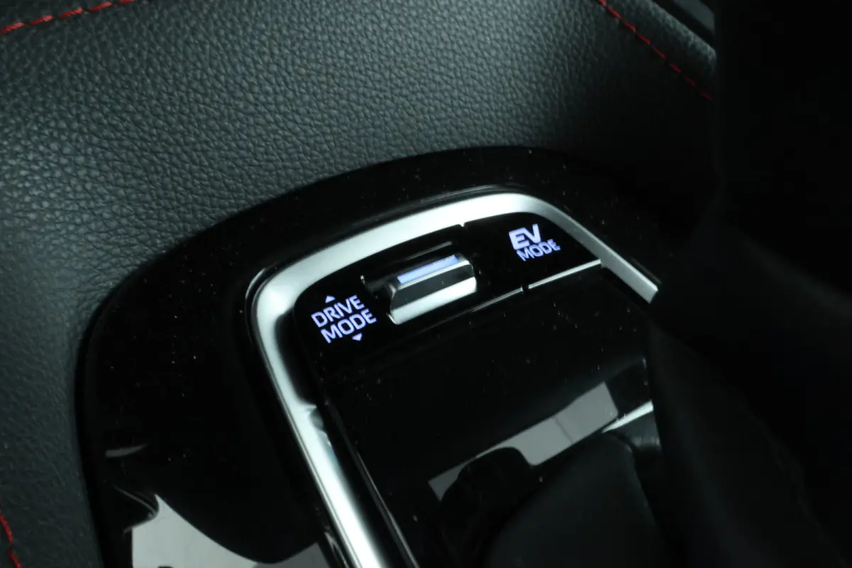 2.0 Hybrid Premium 184pk, Navigatie, Climtae