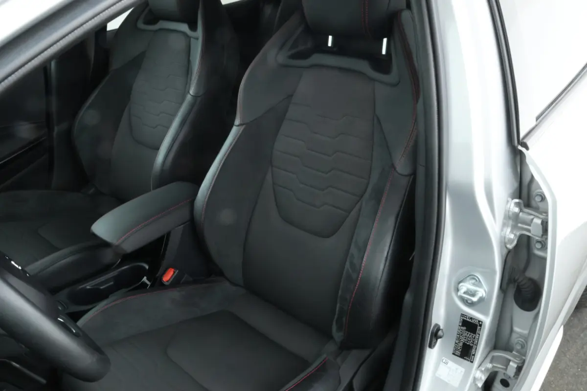 2.0 Hybrid Premium 184pk, Navigatie, Climtae