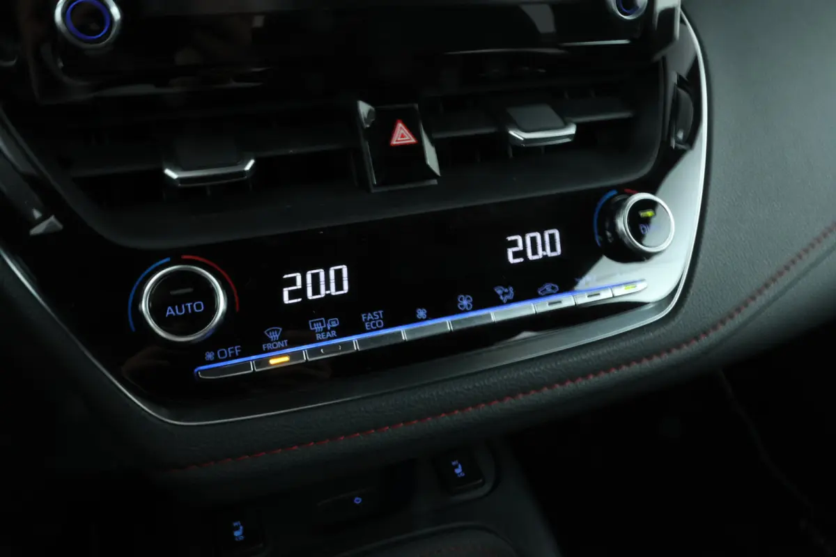 2.0 Hybrid Premium 184pk, Navigatie, Climtae