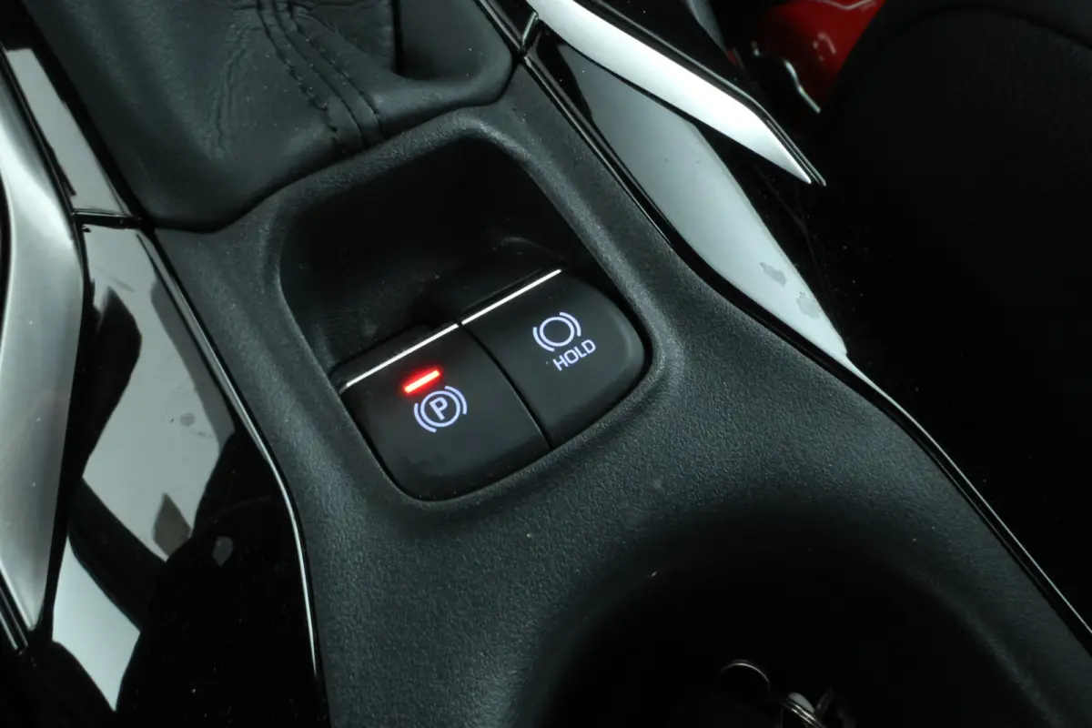 2.0 Hybrid Premium 184pk, Navigatie, Climtae