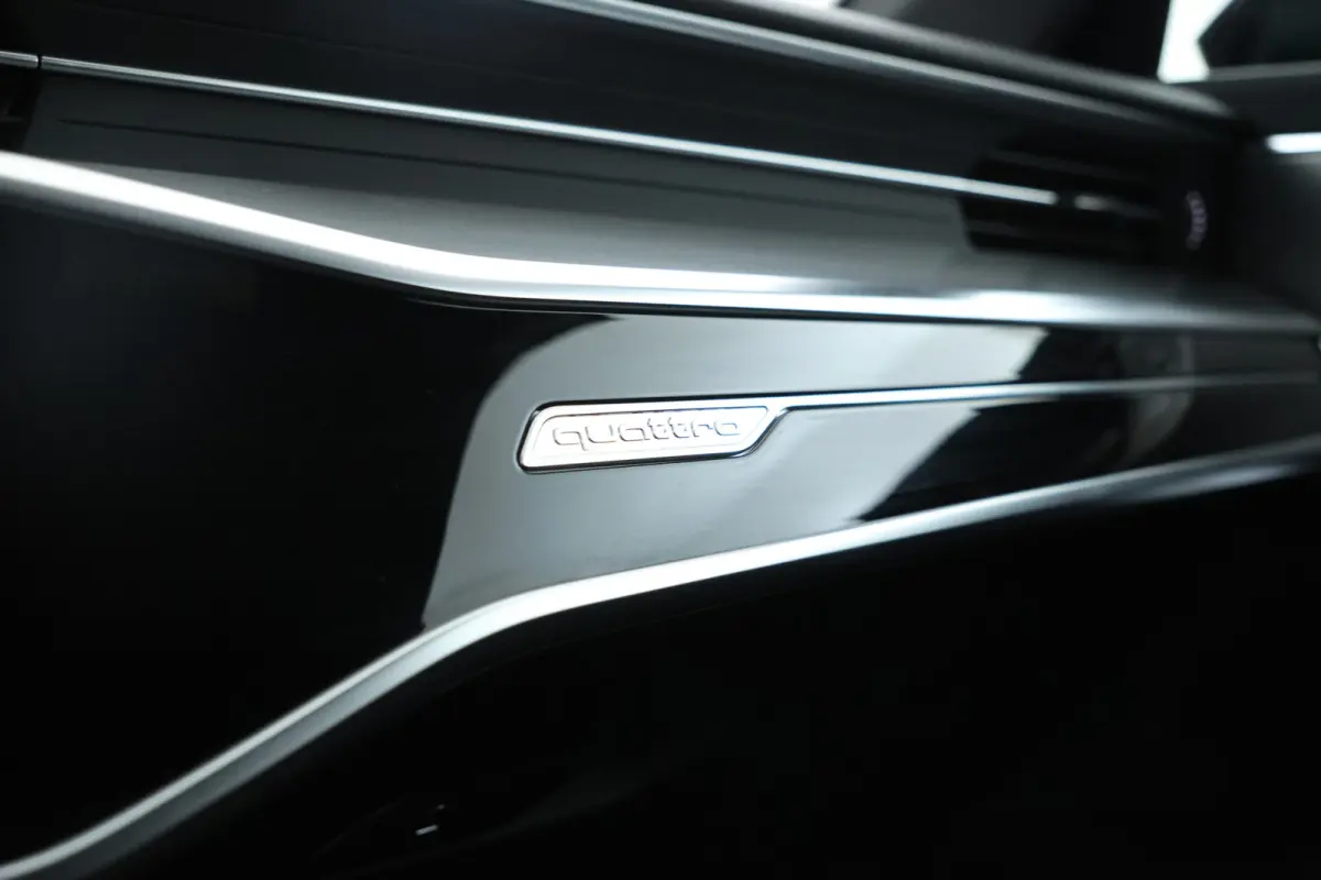 55 TFSI e quattro Competition S-line 262pk, zwarte hemel s-line stuur climate,