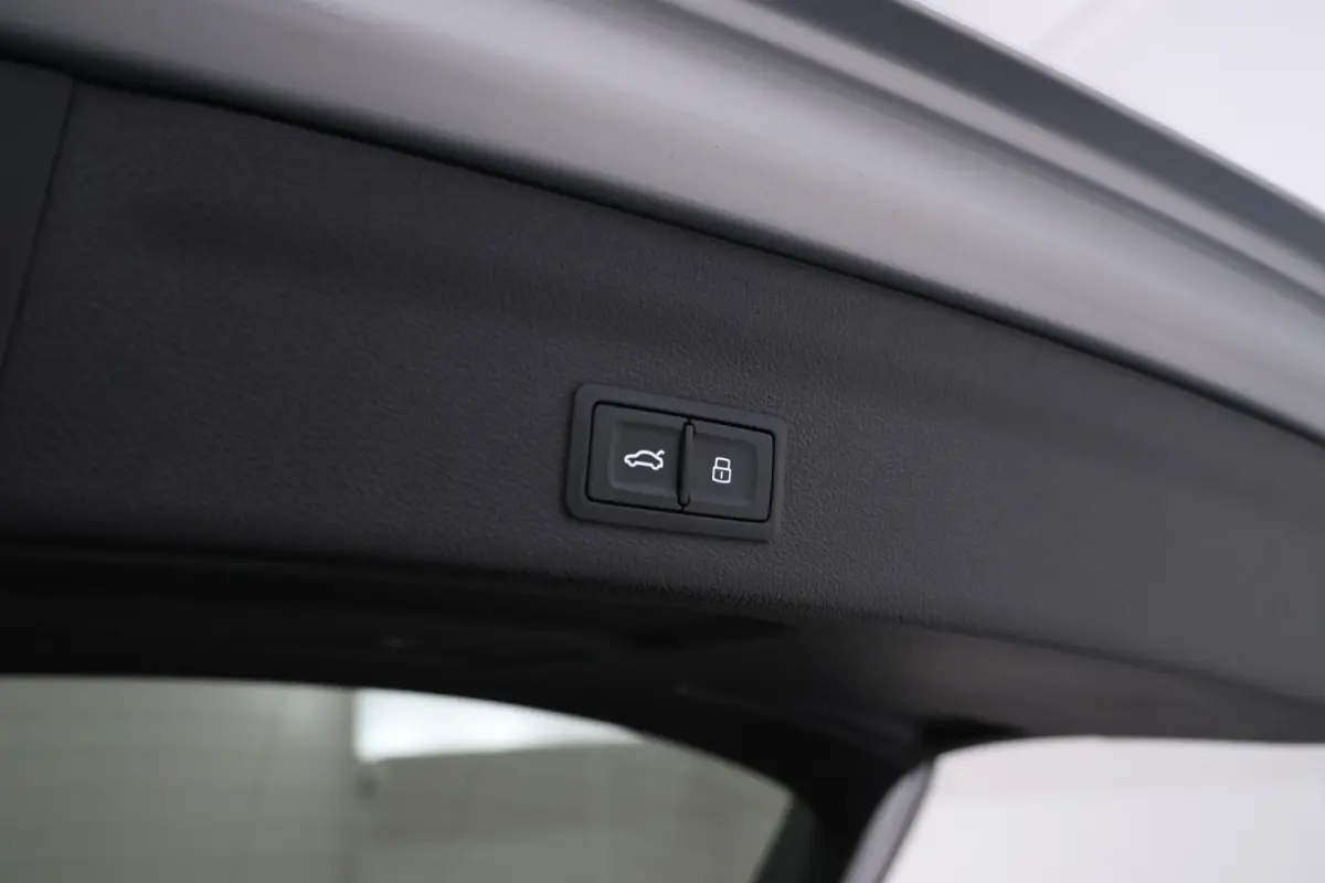 55 TFSI e quattro Competition S-line 262pk, zwarte hemel s-line stuur climate,