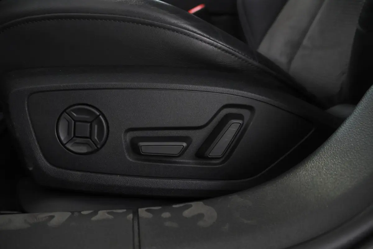 55 TFSI e quattro Competition S-line 262pk, zwarte hemel s-line stuur climate,