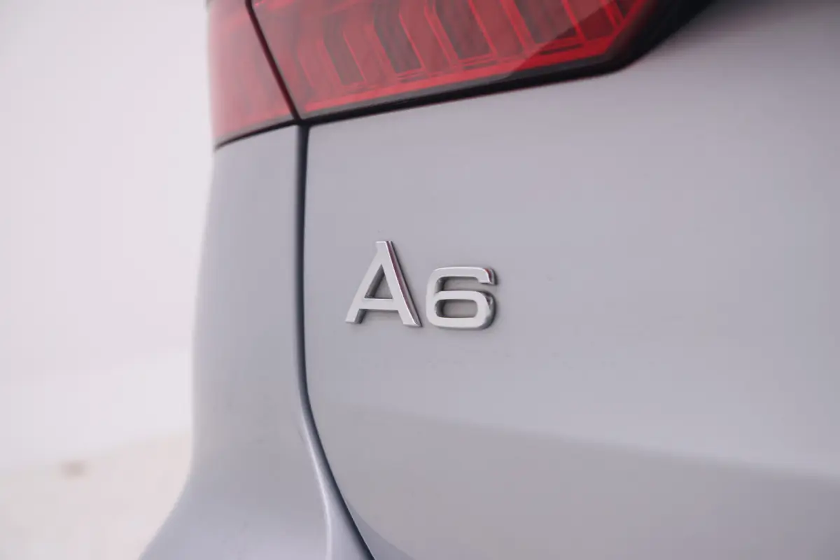 55 TFSI e quattro Competition S-line 262pk, zwarte hemel s-line stuur climate,