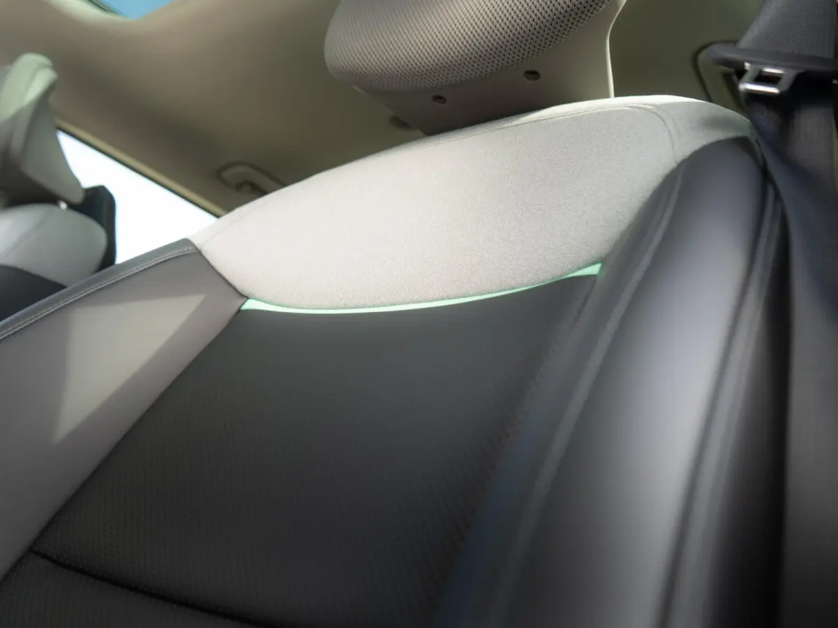 Plus Advanced 81.4 kWh | Direct Leverbaar! | Panodak | Navi. | Clima. | Adapt. Cruise. | Stoel&Stuur Verwarming | Dodehoekassistentie | Harman Kardon