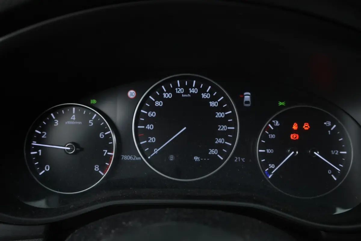 2.0 e-SkyActiv-G M Hybrid 122 Head Up! Navigatie, Airco
