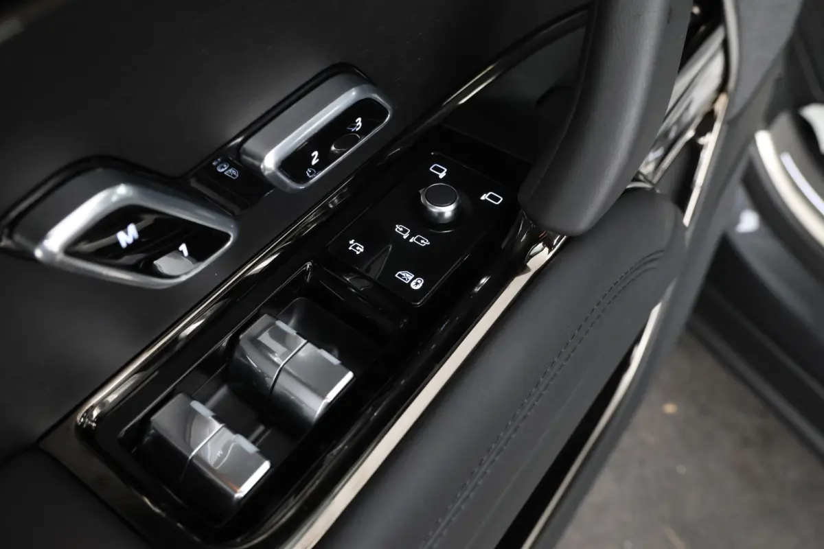 3.0 P460e PHEV Xpell Black pakket, Panorama, Trekhaak, Meridian 3D