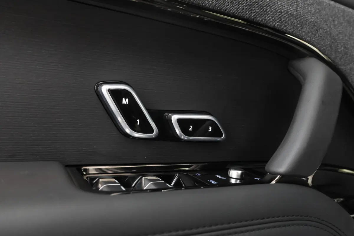 3.0 P460e PHEV Xpell Black pakket, Panorama, Trekhaak, Meridian 3D