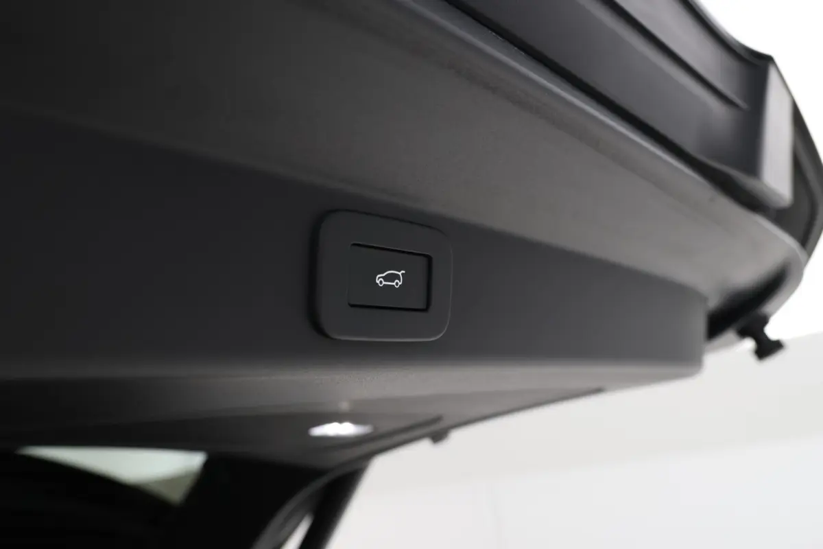 3.0 P460e PHEV Xpell Black pakket, Panorama, Trekhaak, Meridian 3D
