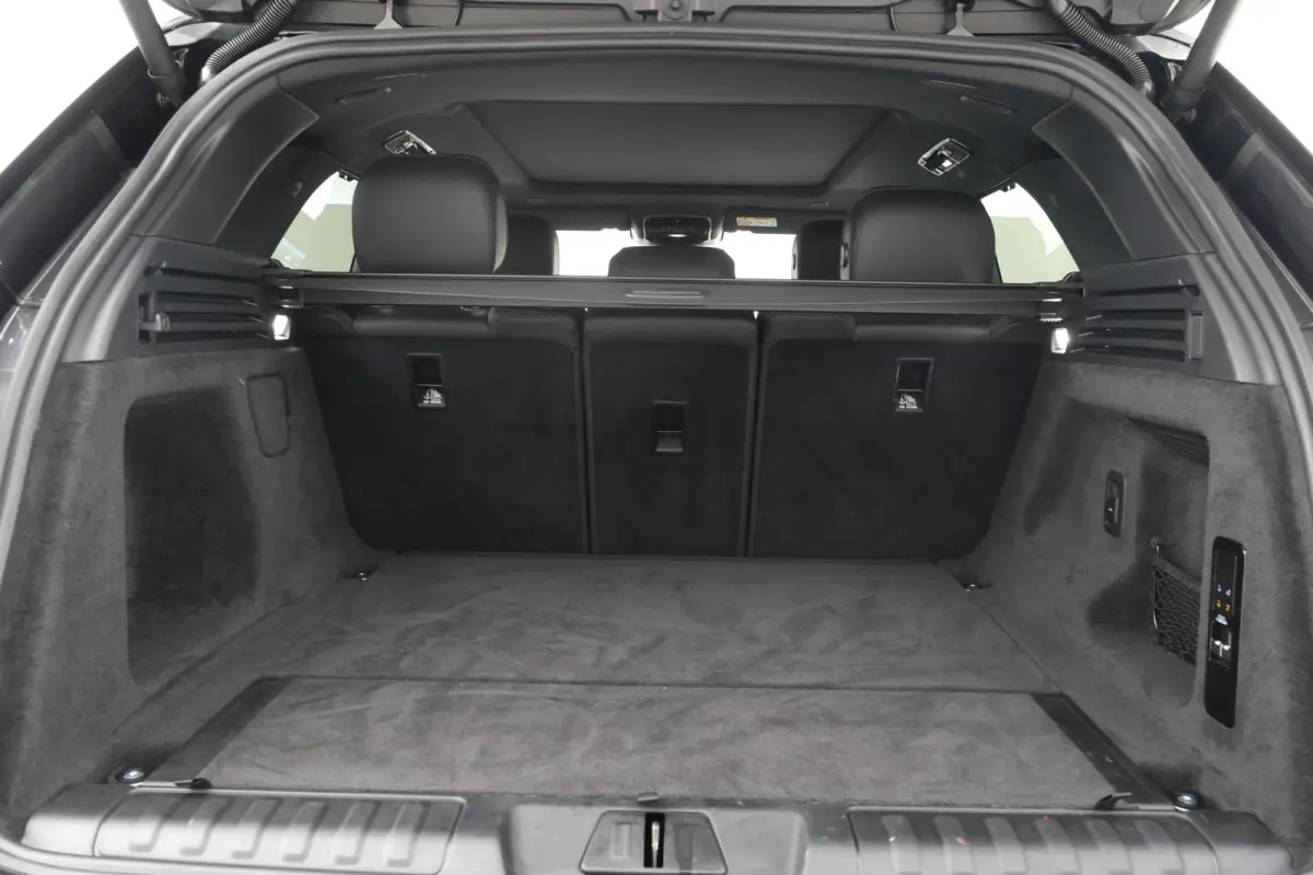 3.0 P460e PHEV Xpell Black pakket, Panorama, Trekhaak, Meridian 3D