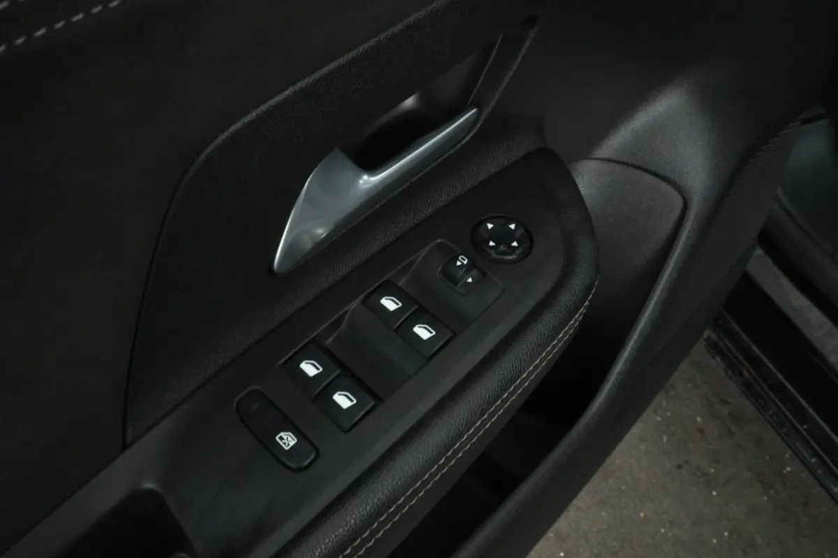 1.2 Turbo Ultimate Navigatie, Apple carplay, Leer, Massage, Airco