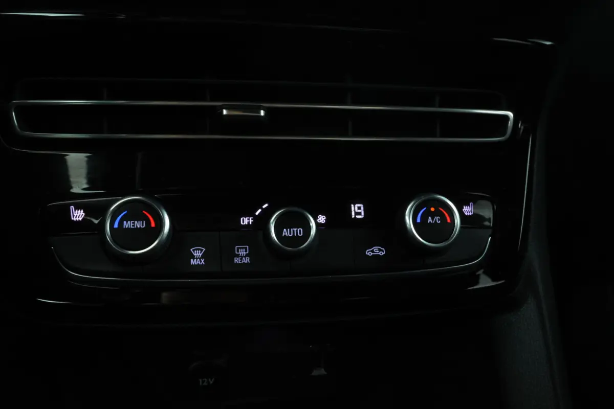 1.2 Turbo Ultimate Navigatie, Apple carplay, Leer, Massage, Airco
