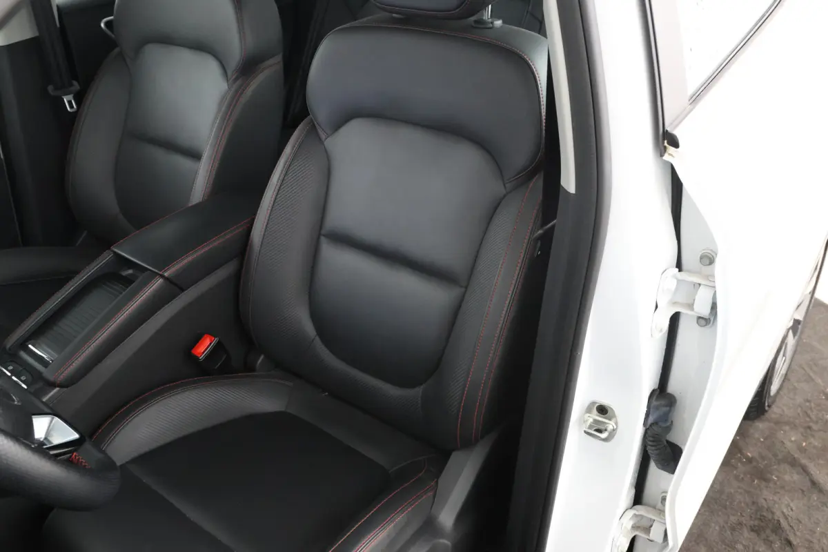 MG EV Long Range Luxury 70 kWh Panorama, 360 camera, Apple carplay!