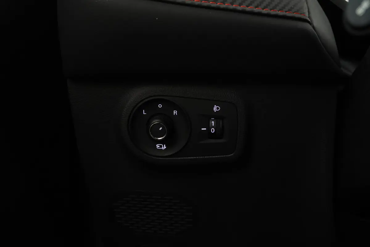 MG EV Long Range Luxury 70 kWh Panorama, 360 camera, Apple carplay!