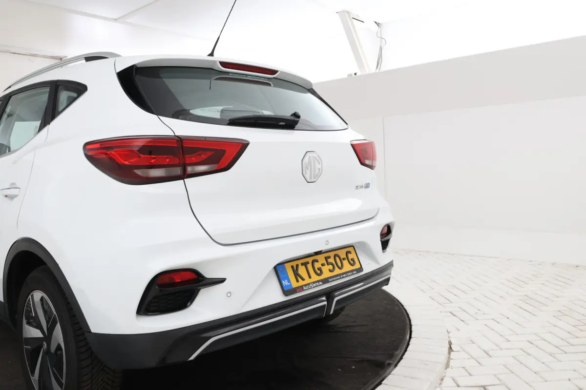 MG EV Long Range Luxury 70 kWh Panorama, 360 camera, Apple carplay!