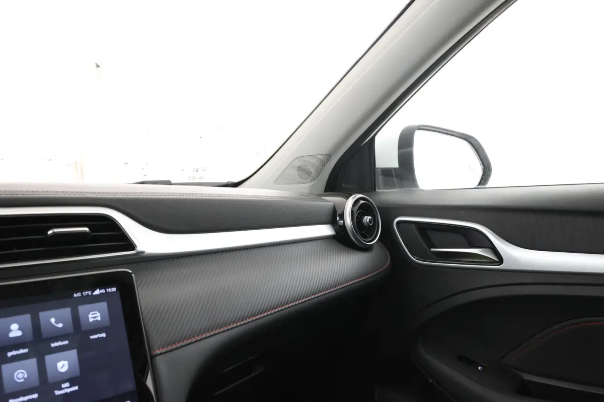 MG EV Long Range Luxury 70 kWh Panorama, 360 camera, Apple carplay!