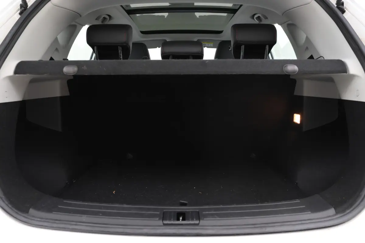 MG EV Long Range Luxury 70 kWh Panorama, 360 camera, Apple carplay!