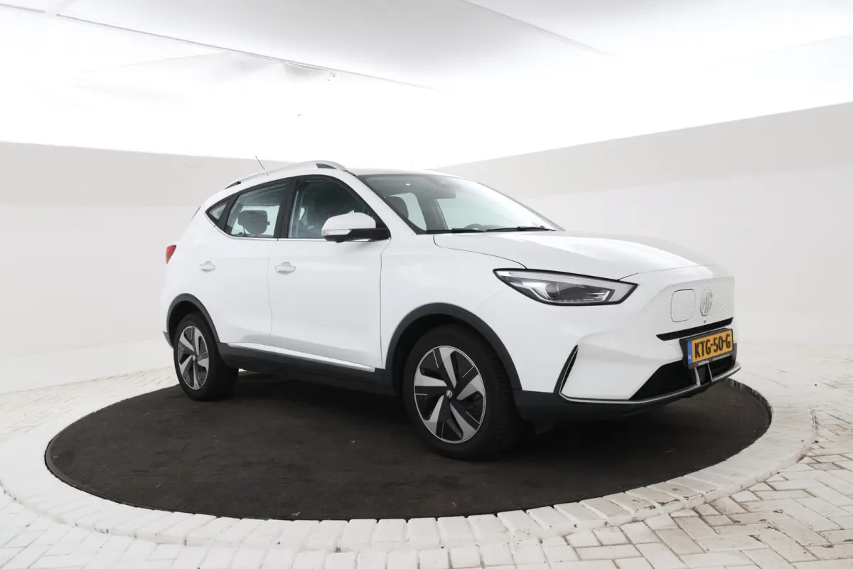 MG EV Long Range Luxury 70 kWh Panorama, 360 camera, Apple carplay!
