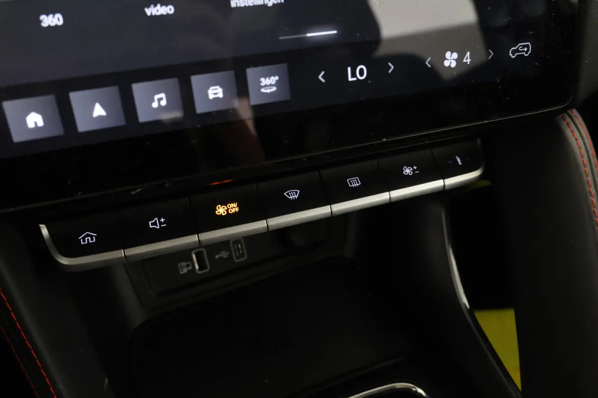 MG EV Long Range Luxury 70 kWh Panorama, 360 camera, Apple carplay!