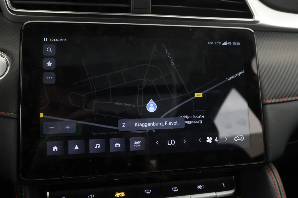 MG EV Long Range Luxury 70 kWh Panorama, 360 camera, Apple carplay!