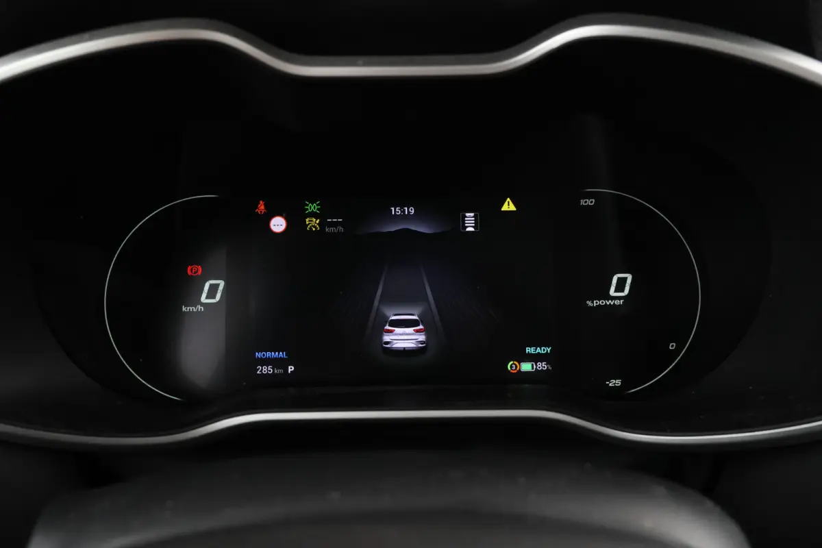 MG EV Long Range Luxury 70 kWh Panorama, 360 camera, Apple carplay!