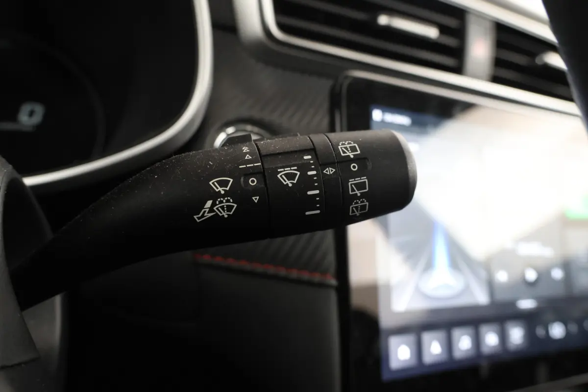 MG EV Long Range Luxury 70 kWh Panorama, 360 camera, Apple carplay!