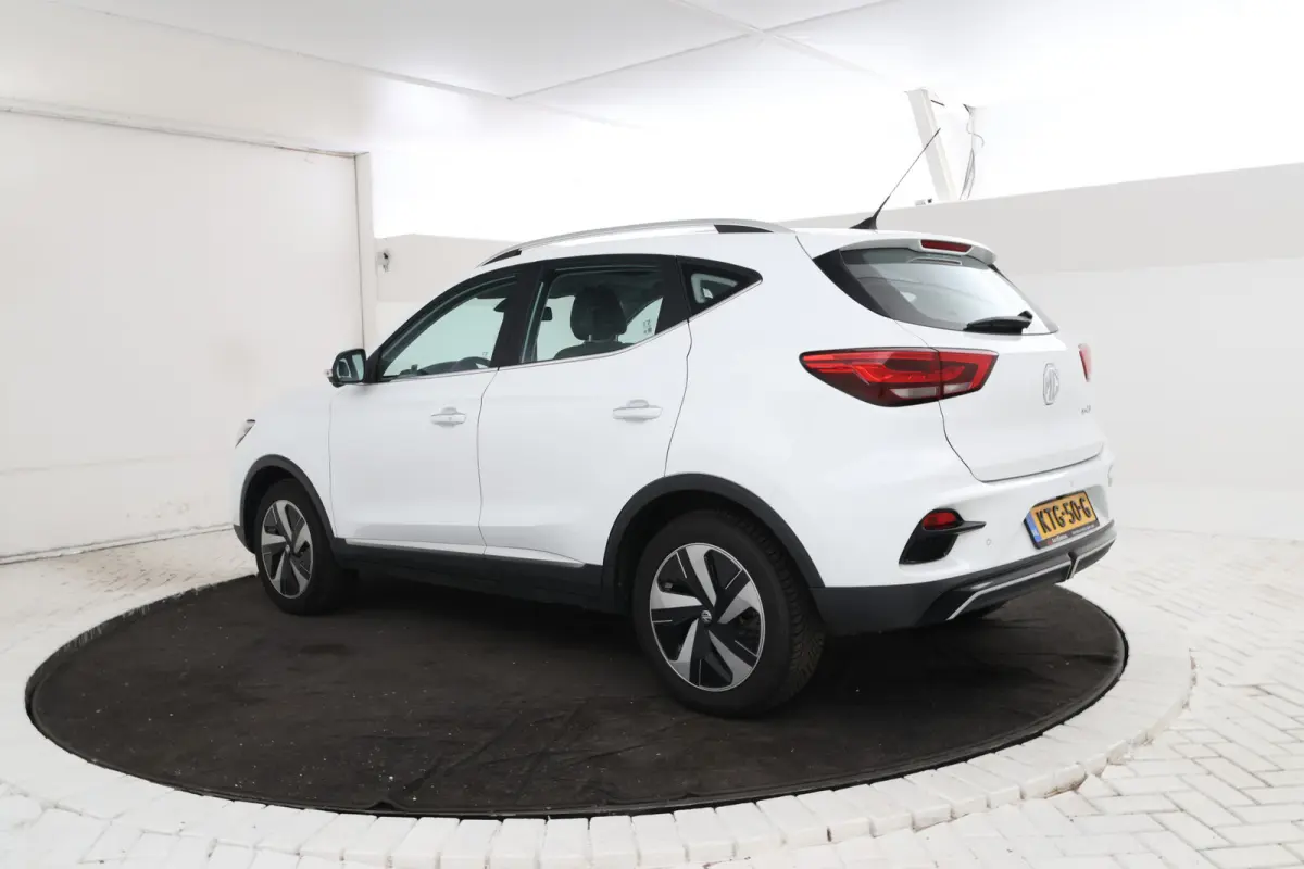 MG EV Long Range Luxury 70 kWh Panorama, 360 camera, Apple carplay!