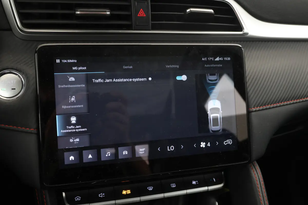MG EV Long Range Luxury 70 kWh Panorama, 360 camera, Apple carplay!