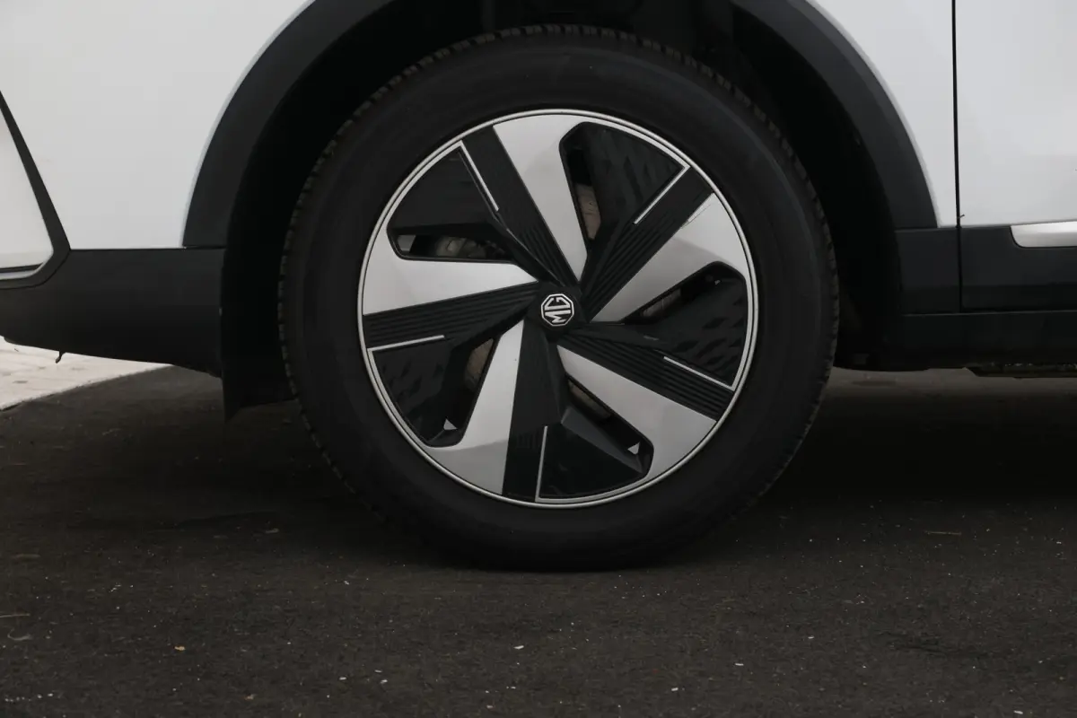 MG EV Long Range Luxury 70 kWh Panorama, 360 camera, Apple carplay!