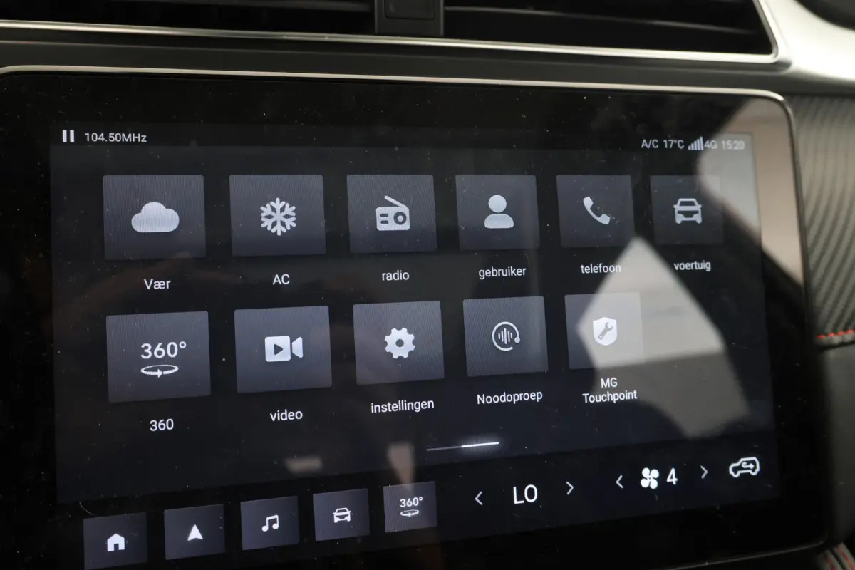 MG EV Long Range Luxury 70 kWh Panorama, 360 camera, Apple carplay!