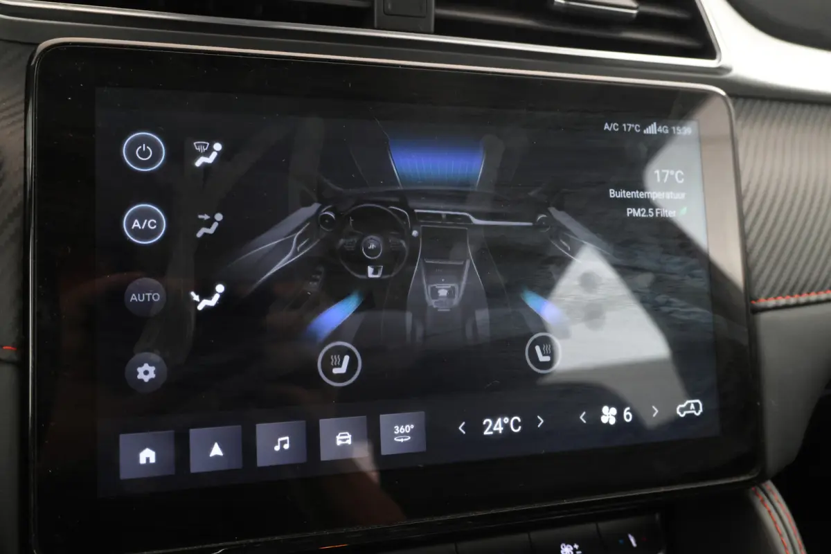 MG EV Long Range Luxury 70 kWh Panorama, 360 camera, Apple carplay!