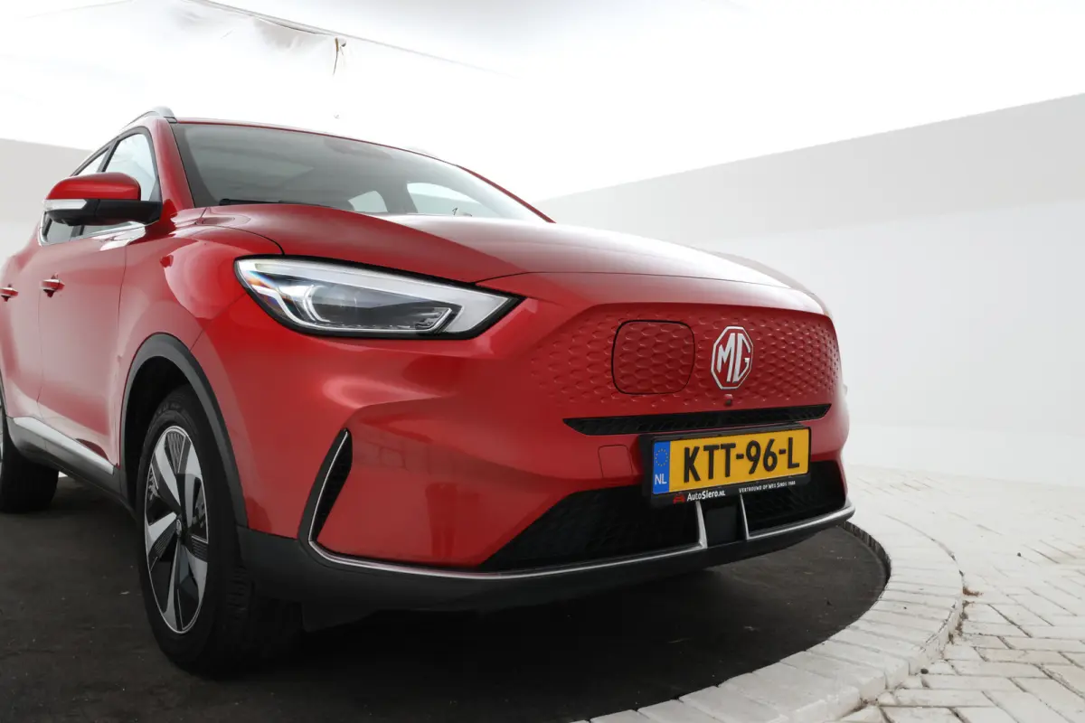 MG EV Long Range Luxury 70 kWh Panorama, 360 camera, Apple carplay!