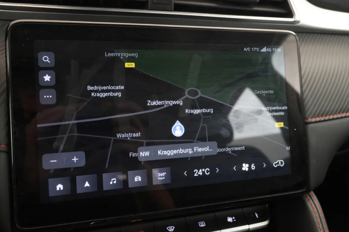 MG EV Long Range Luxury 70 kWh Panorama, 360 camera, Apple carplay!