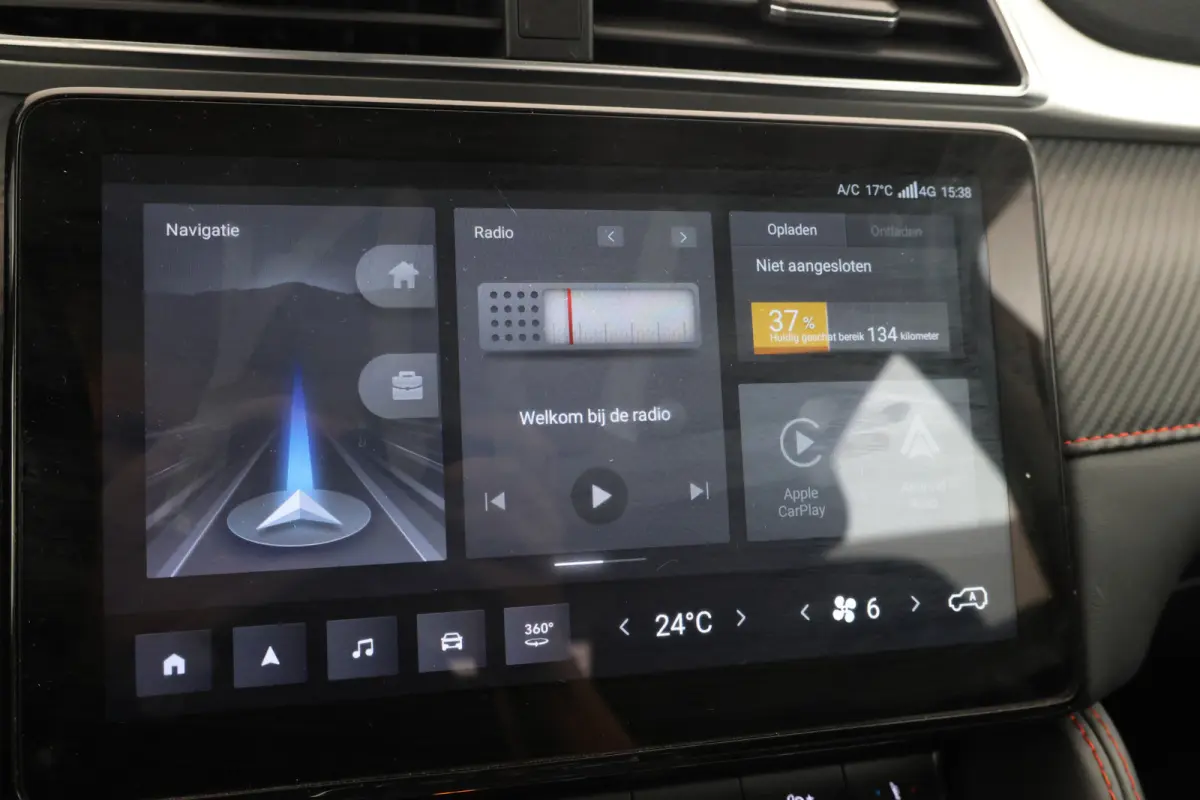 MG EV Long Range Luxury 70 kWh Panorama, 360 camera, Apple carplay!
