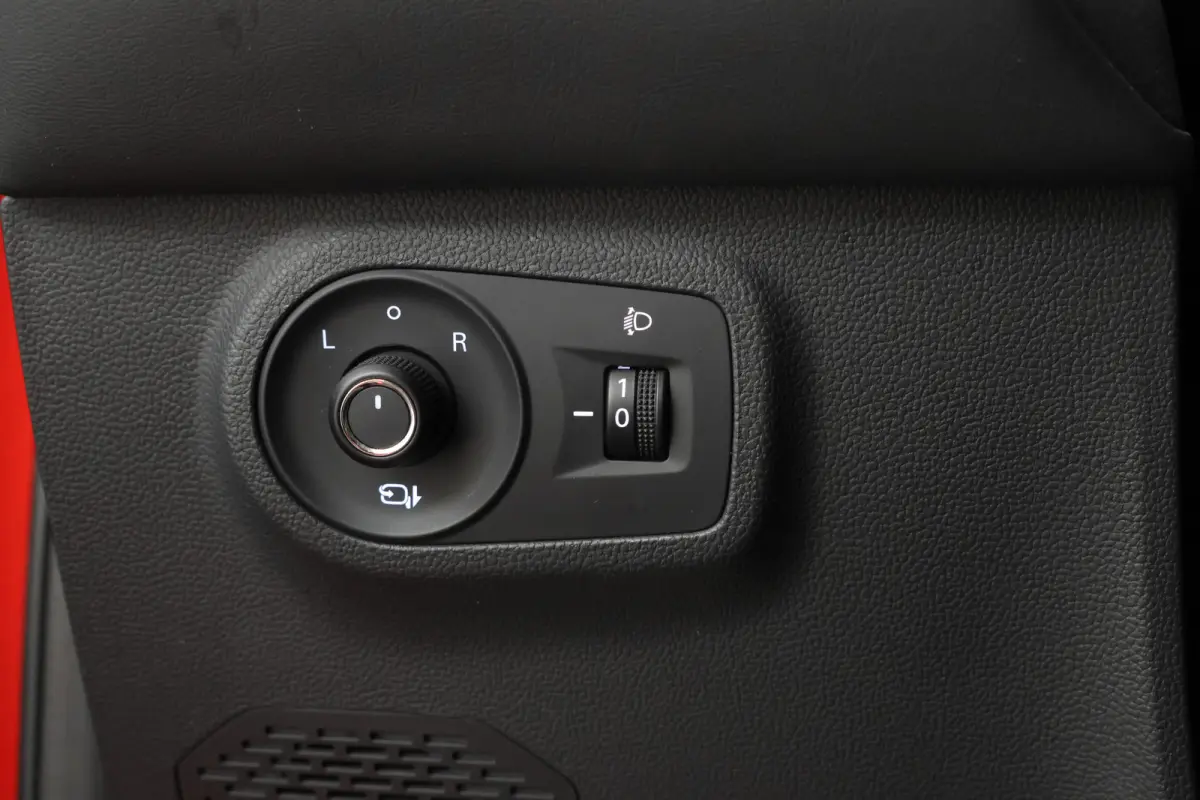 MG EV Long Range Luxury 70 kWh Panorama, 360 camera, Apple carplay!