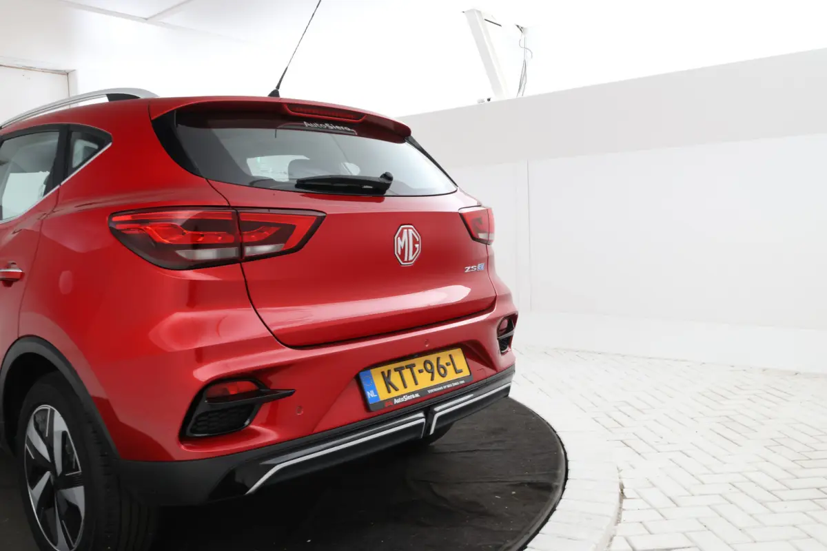 MG EV Long Range Luxury 70 kWh Panorama, 360 camera, Apple carplay!