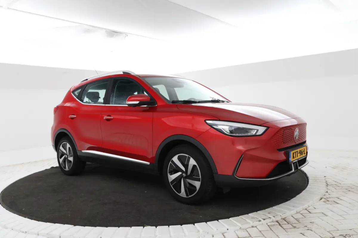 MG EV Long Range Luxury 70 kWh Panorama, 360 camera, Apple carplay!