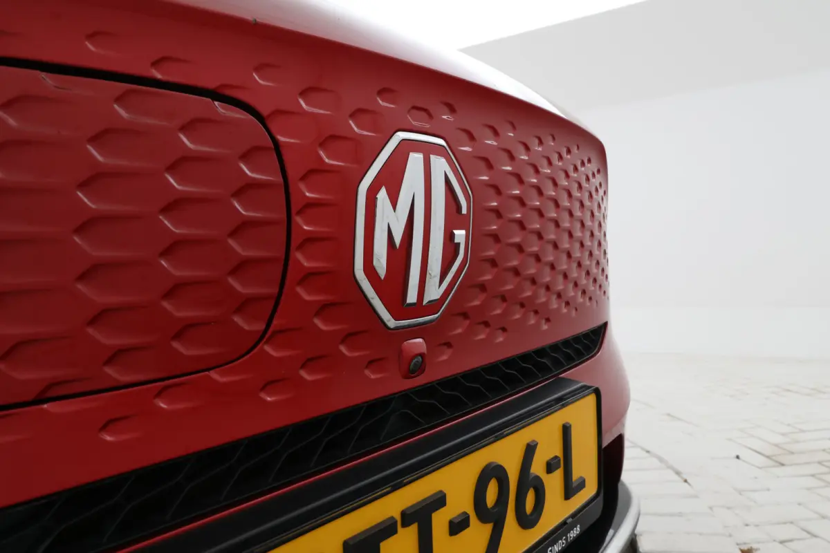 MG EV Long Range Luxury 70 kWh Panorama, 360 camera, Apple carplay!
