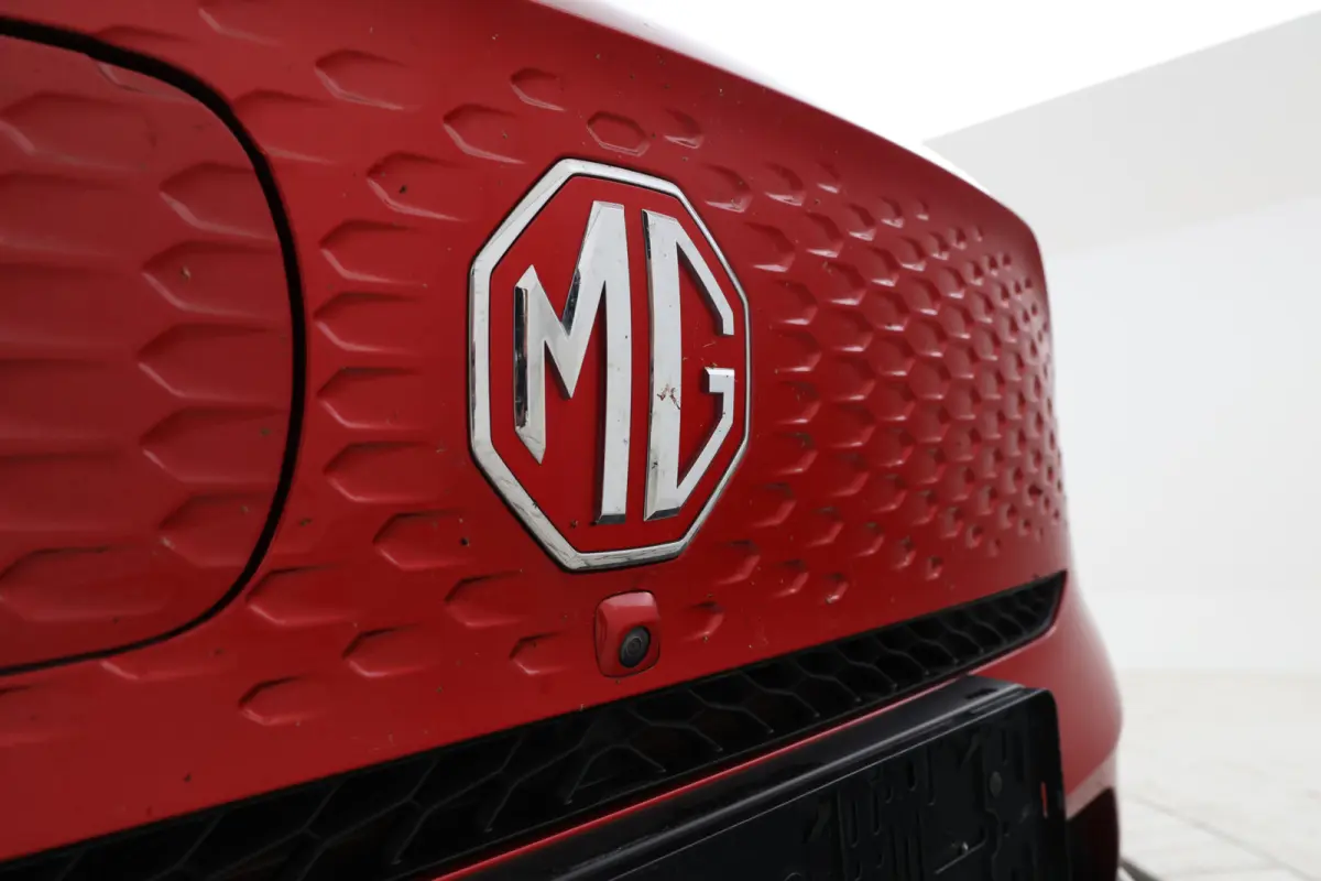 MG EV Long Range Luxury 70 kWh Panorama, 360 camera, Apple carplay!